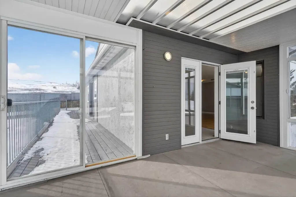 96 Norquay Heights NW Calgary AB T2K 6H4
