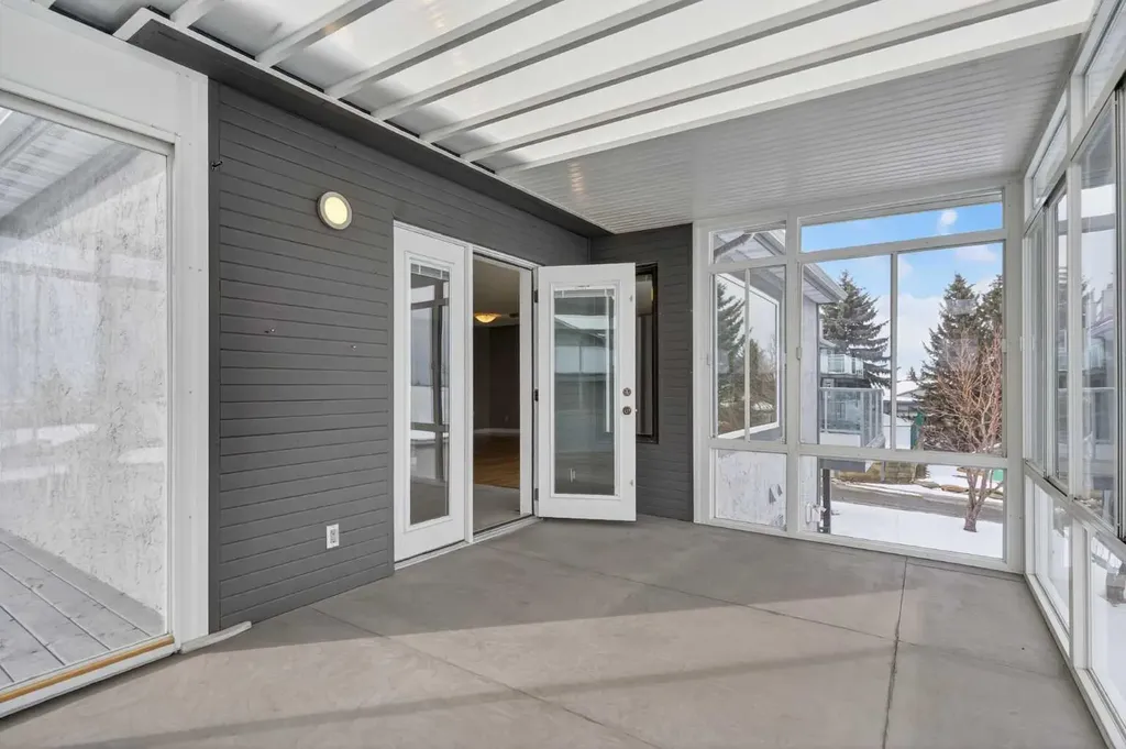 96 Norquay Heights NW Calgary AB T2K 6H4