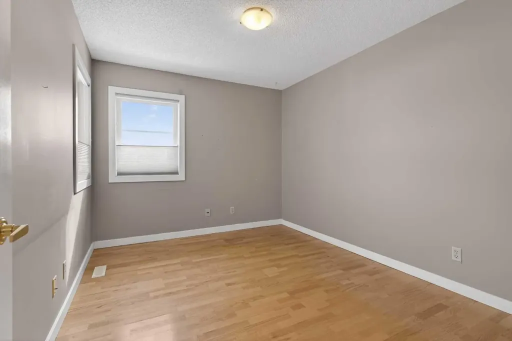 96 Norquay Heights NW Calgary AB T2K 6H4