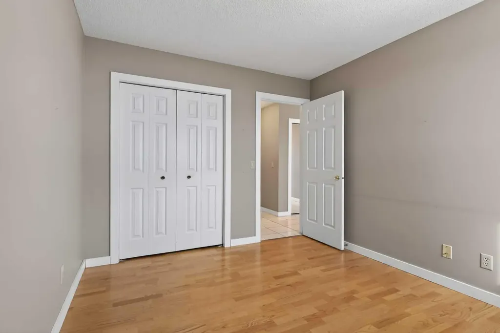 96 Norquay Heights NW Calgary AB T2K 6H4