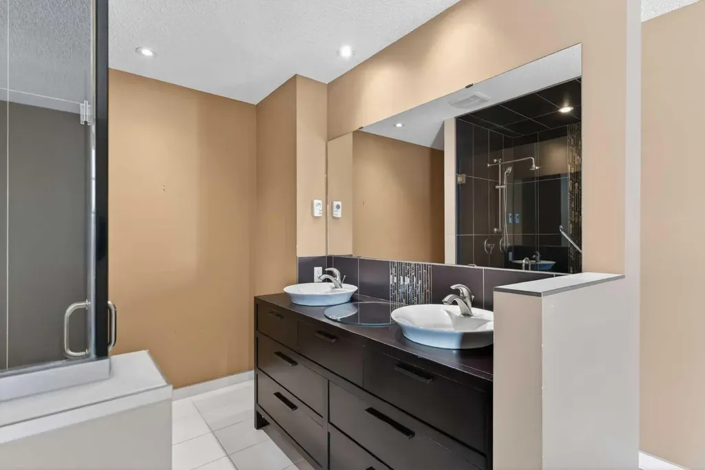 96 Norquay Heights NW Calgary AB T2K 6H4