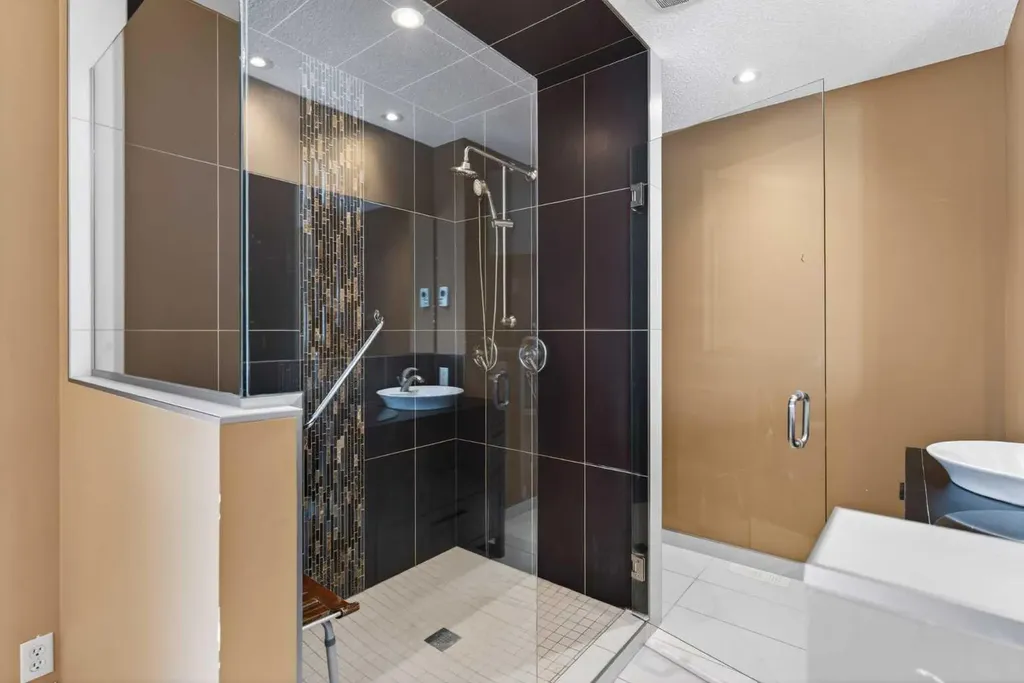 96 Norquay Heights NW Calgary AB T2K 6H4