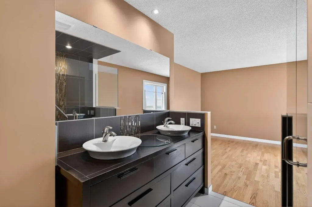 96 Norquay Heights NW Calgary AB T2K 6H4