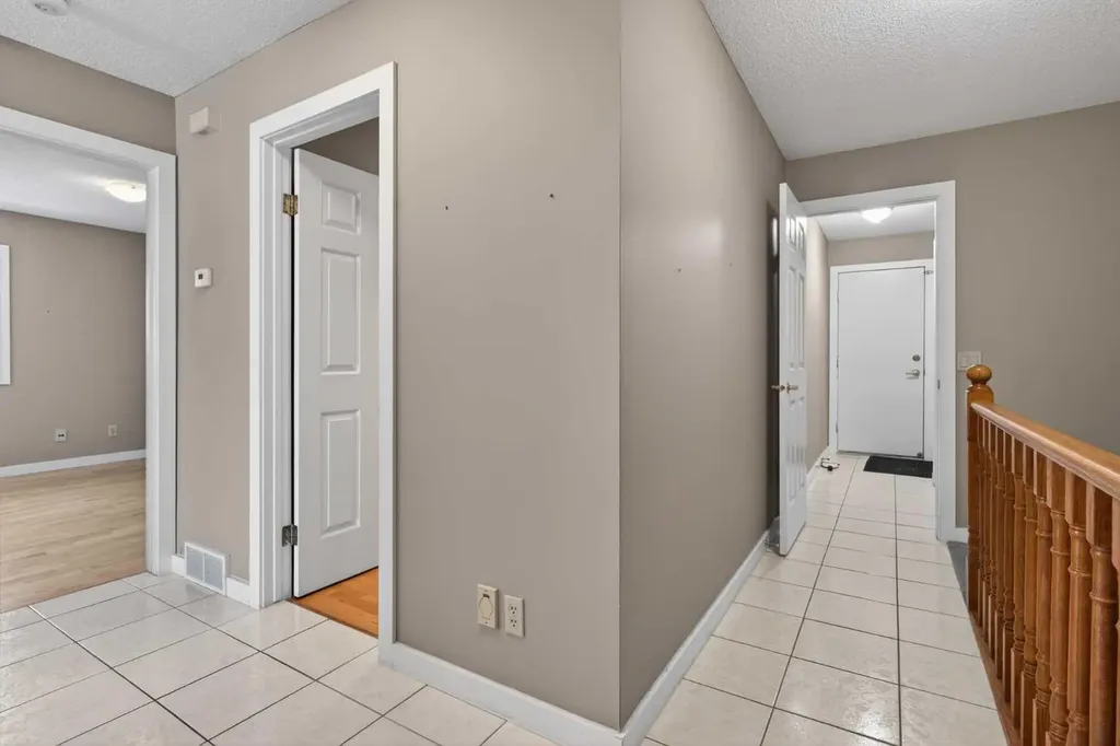 96 Norquay Heights NW Calgary AB T2K 6H4