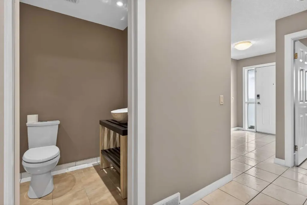 96 Norquay Heights NW Calgary AB T2K 6H4