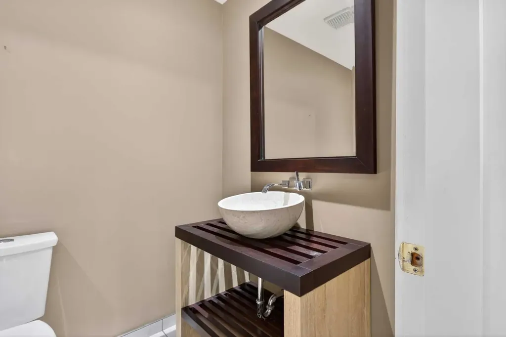 96 Norquay Heights NW Calgary AB T2K 6H4