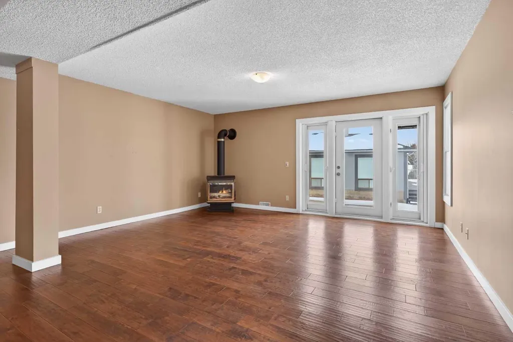 96 Norquay Heights NW Calgary AB T2K 6H4