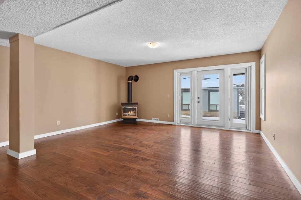 96 Norquay Heights NW Calgary AB T2K 6H4