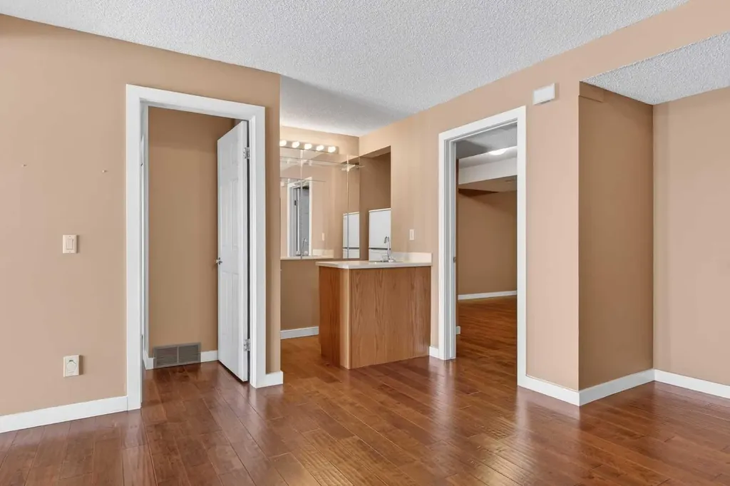 96 Norquay Heights NW Calgary AB T2K 6H4