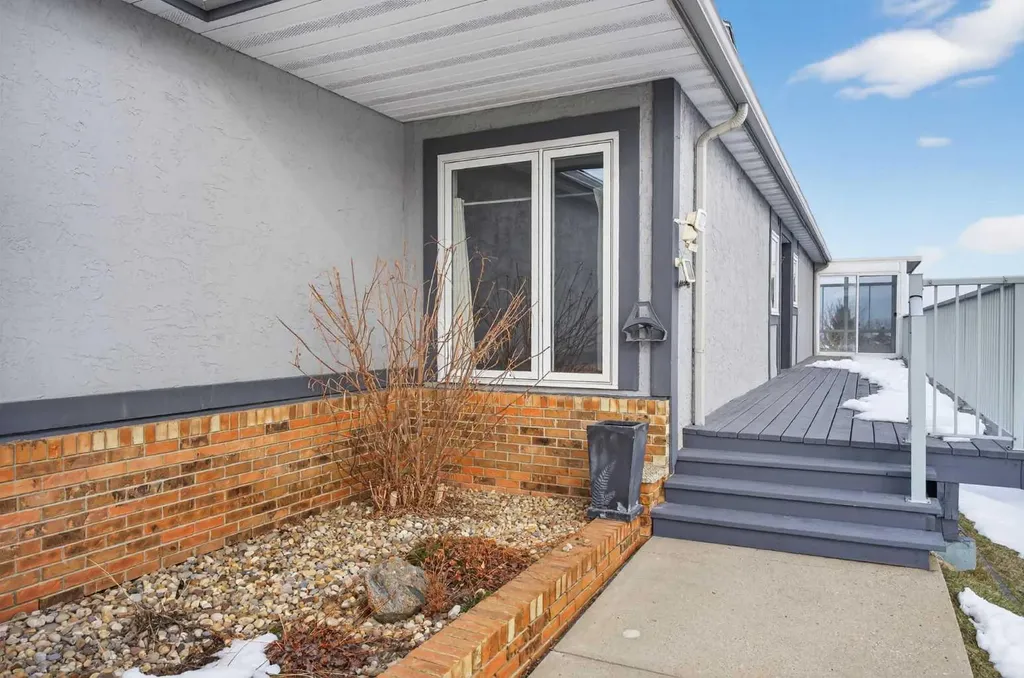 96 Norquay Heights NW Calgary AB T2K 6H4