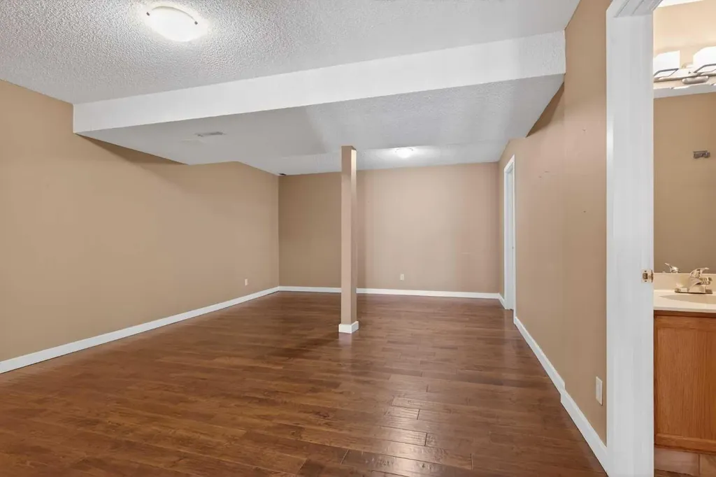 96 Norquay Heights NW Calgary AB T2K 6H4
