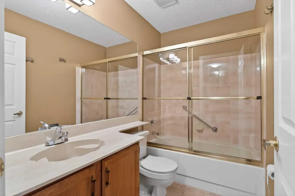 96 Norquay Heights NW Calgary AB T2K 6H4