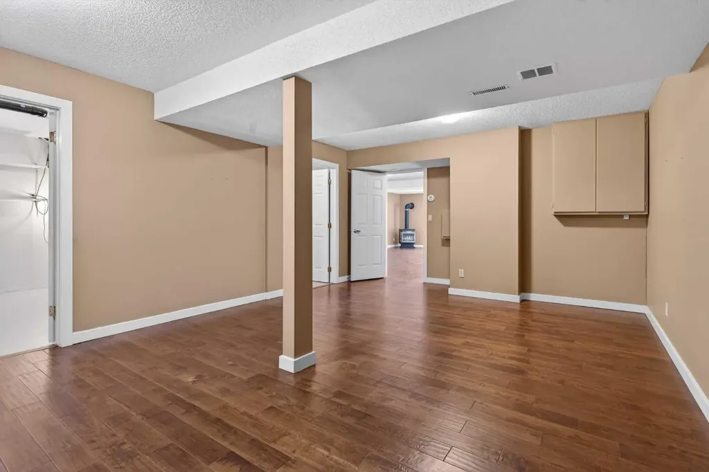 96 Norquay Heights NW Calgary AB T2K 6H4