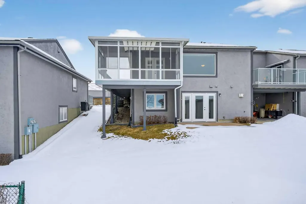 96 Norquay Heights NW Calgary AB T2K 6H4