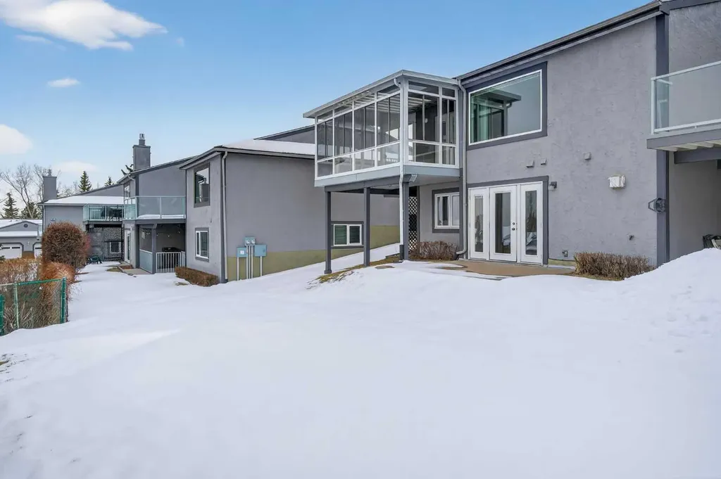 96 Norquay Heights NW Calgary AB T2K 6H4