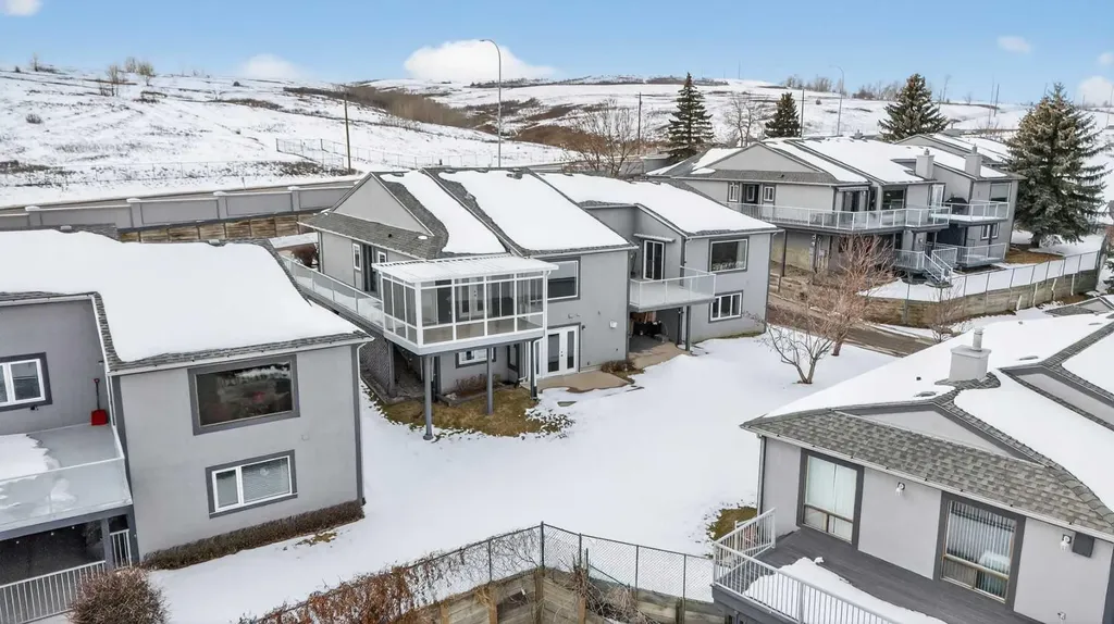 96 Norquay Heights NW Calgary AB T2K 6H4