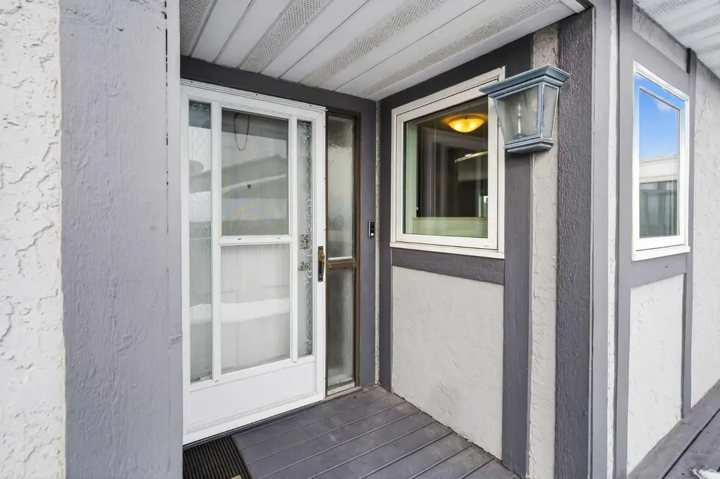 96 Norquay Heights NW Calgary AB T2K 6H4
