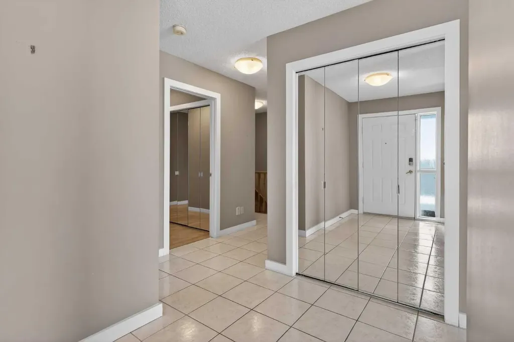 96 Norquay Heights NW Calgary AB T2K 6H4