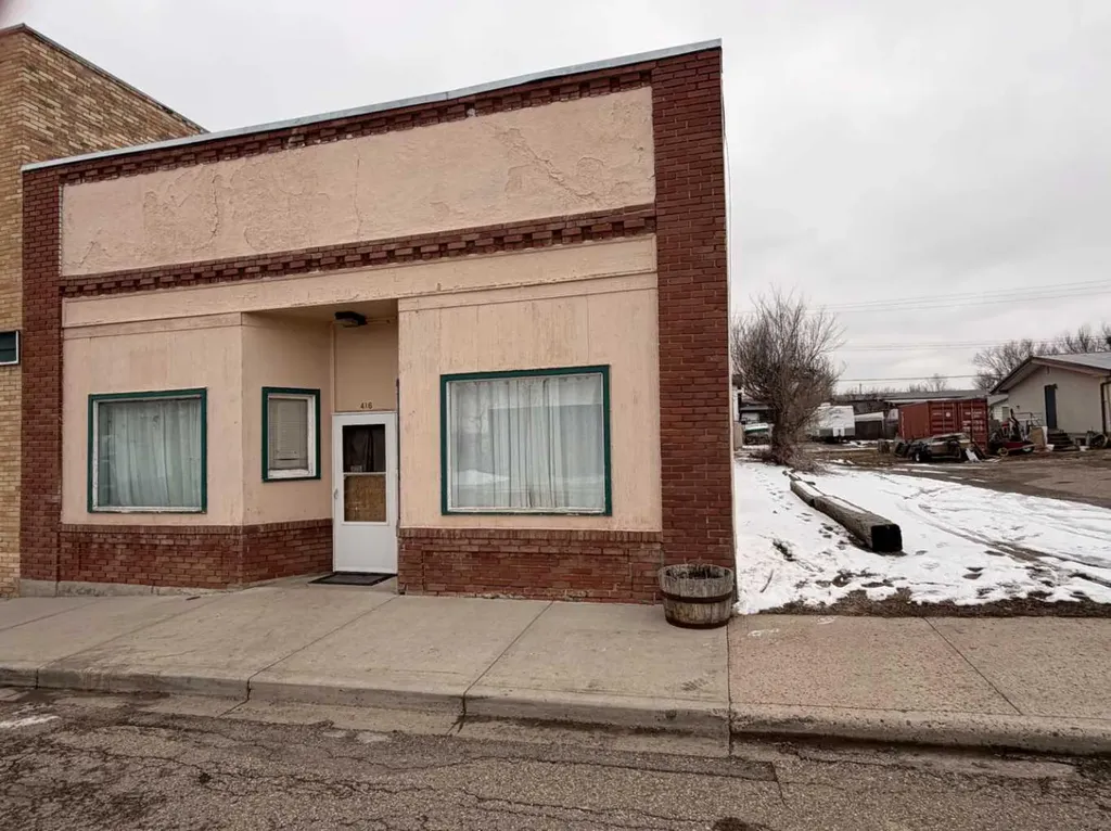 416 Caradoc Avenue Carbon AB T0M 0L0