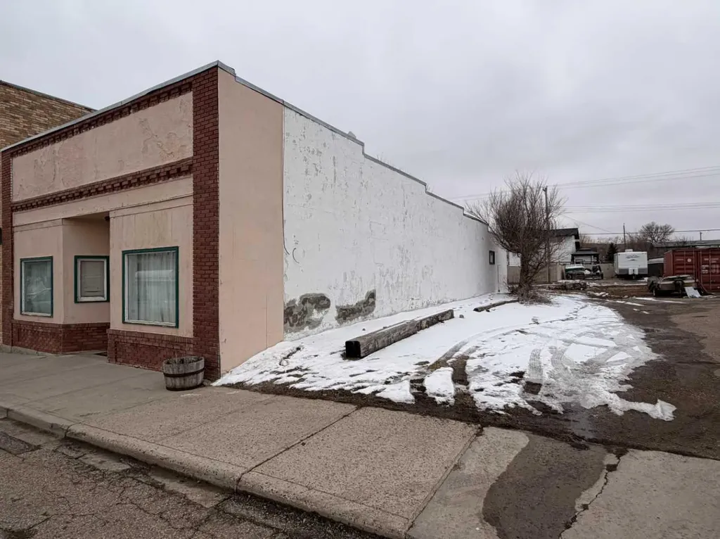 416 Caradoc Avenue Carbon AB T0M 0L0