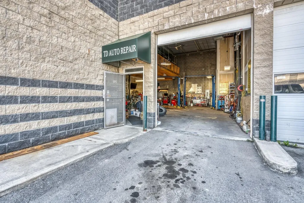 32 Westwinds Crescent NE Calgary AB T3J 5L3