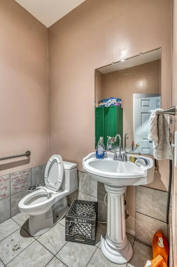 32 Westwinds Crescent NE Calgary AB T3J 5L3