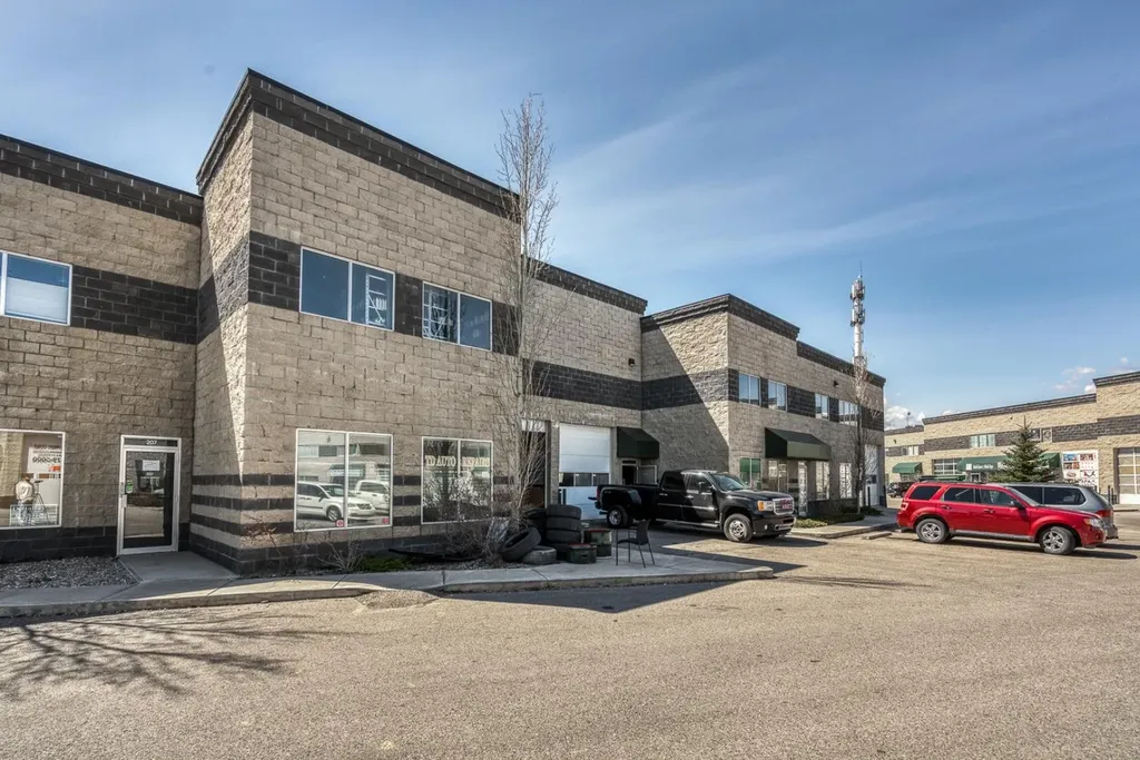 32 Westwinds Crescent NE Calgary AB T3J 5L3