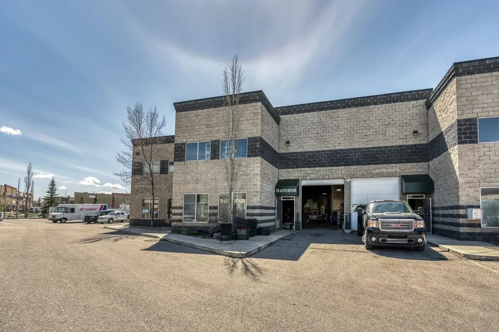 32 Westwinds Crescent NE Calgary AB T3J 5L3