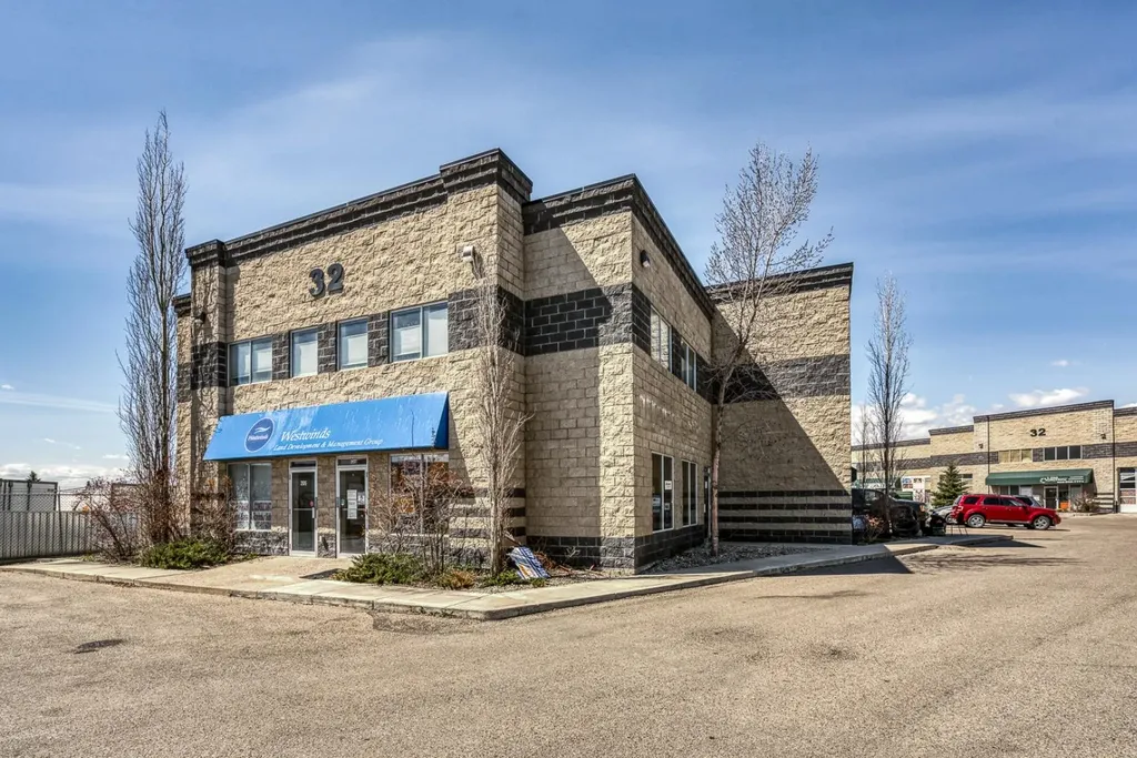 32 Westwinds Crescent NE Calgary AB T3J 5L3