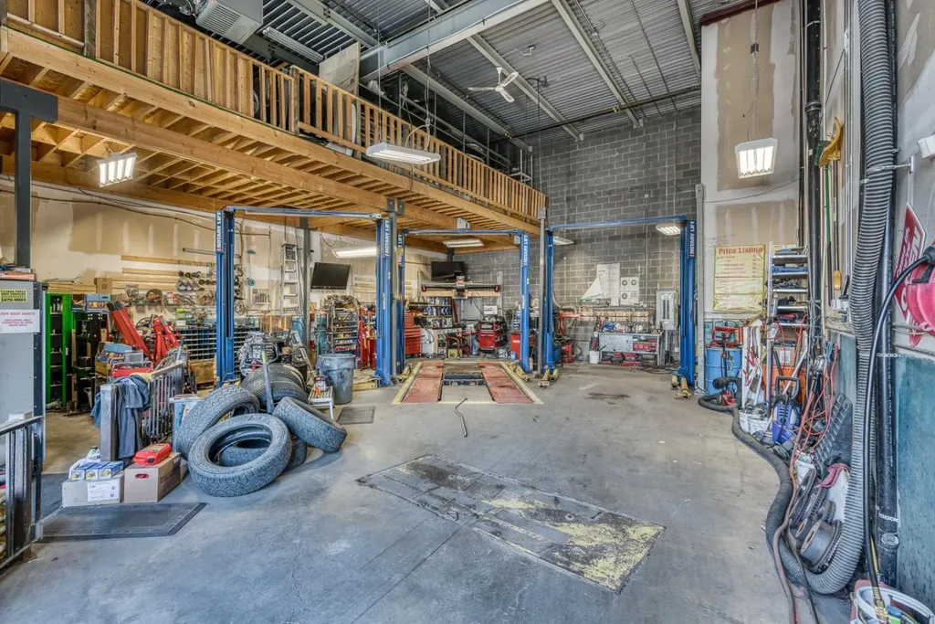 32 Westwinds Crescent NE Calgary AB T3J 5L3