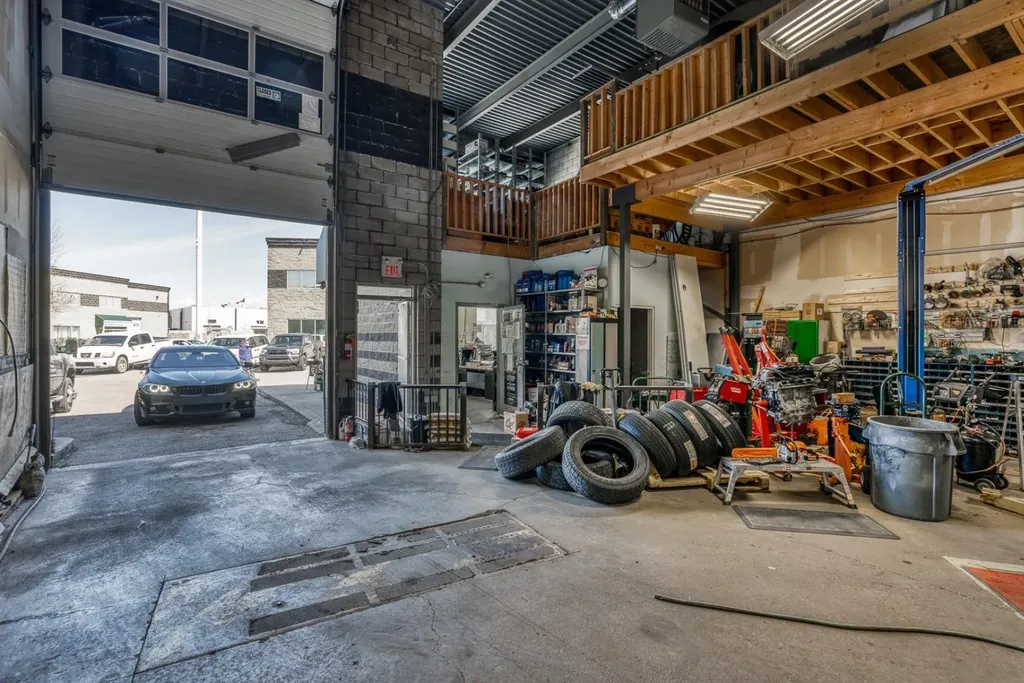 32 Westwinds Crescent NE Calgary AB T3J 5L3