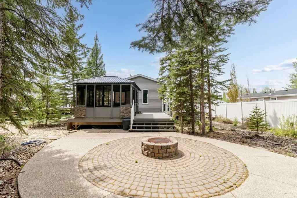 10046 Township Road 422 Rural Ponoka County AB T4J 1V9