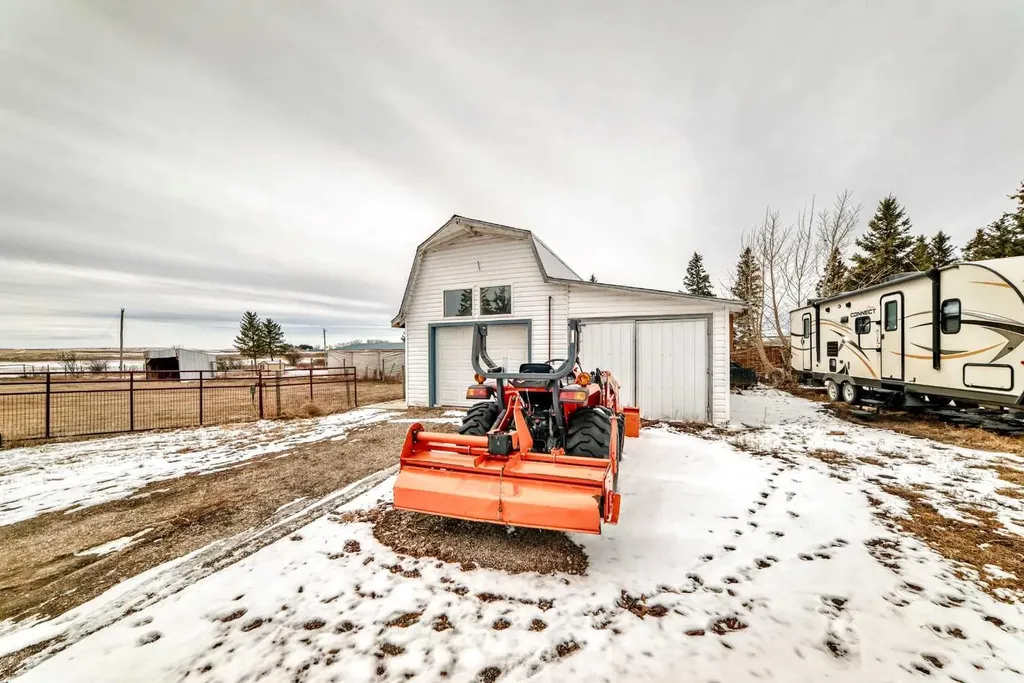 234016 Township Road 262 Rural Wheatland County AB T0J 2R0