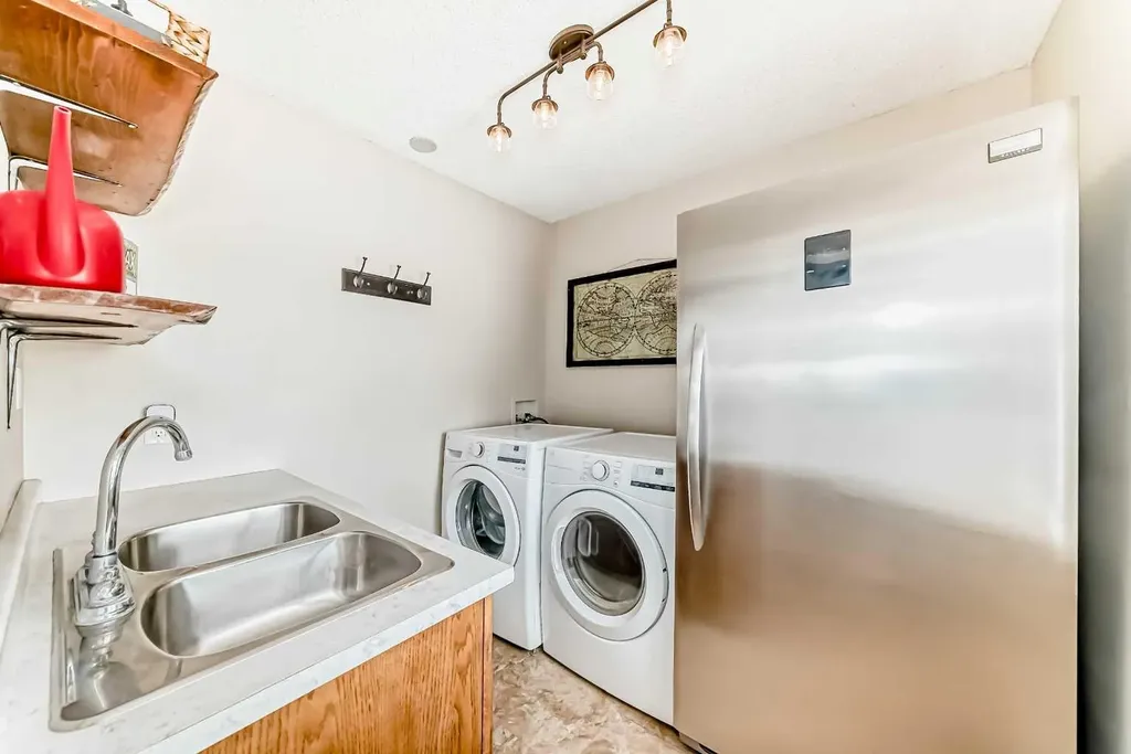 234016 Township Road 262 Rural Wheatland County AB T0J 2R0