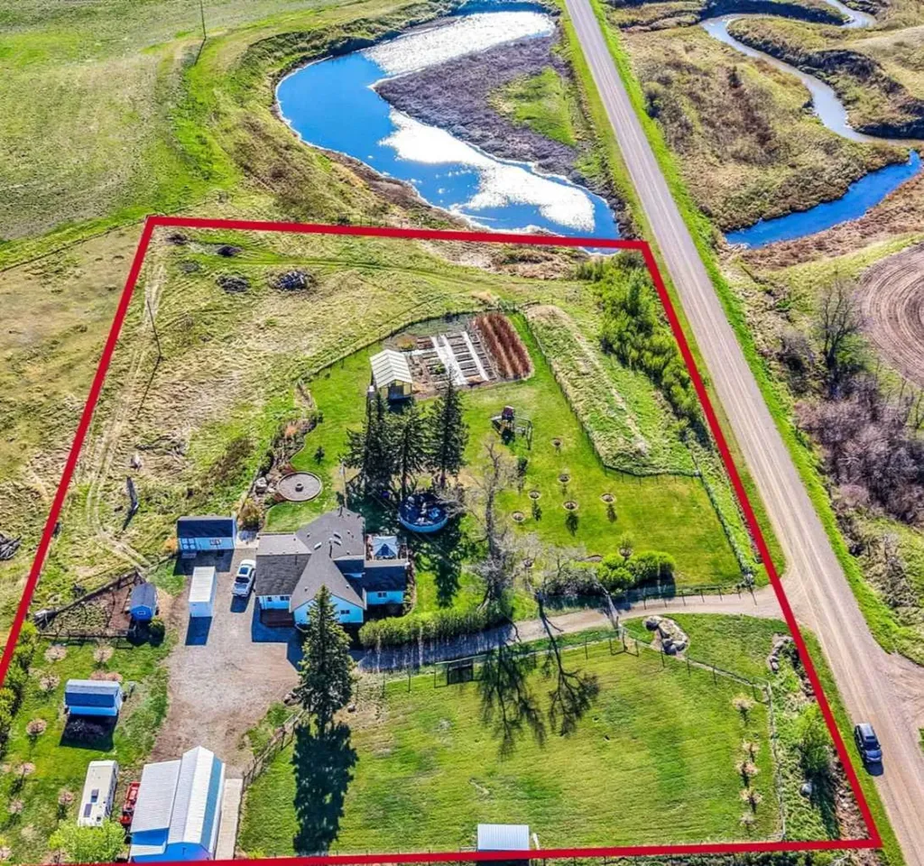 234016 Township Road 262 Rural Wheatland County AB T0J 2R0
