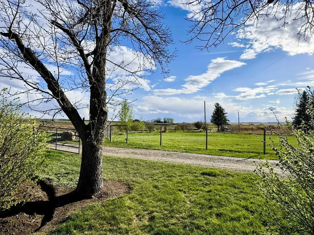 234016 Township Road 262 Rural Wheatland County AB T0J 2R0