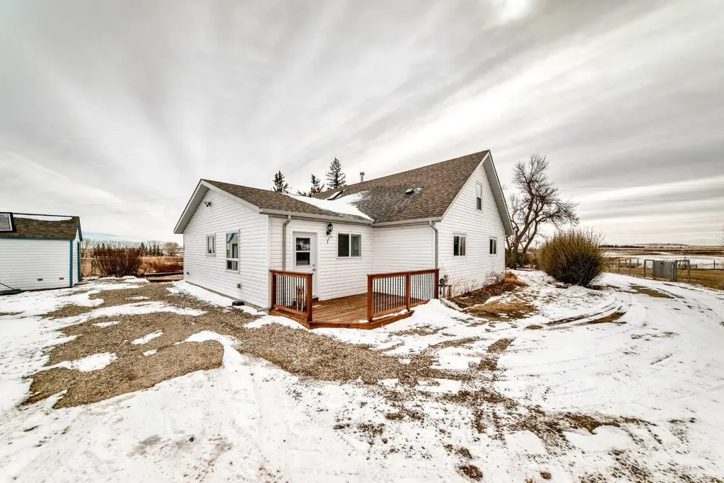 234016 Township Road 262 Rural Wheatland County AB T0J 2R0