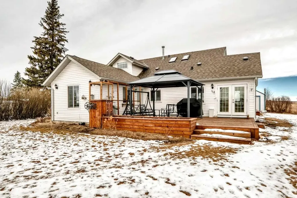 234016 Township Road 262 Rural Wheatland County AB T0J 2R0