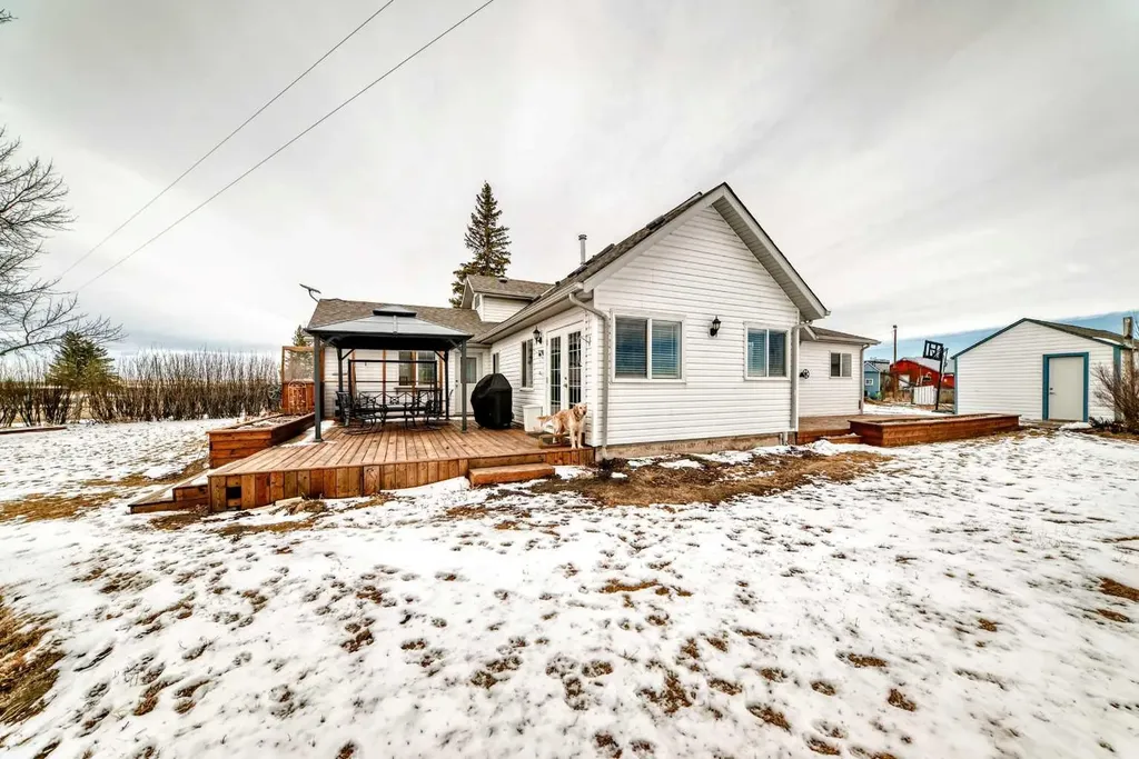 234016 Township Road 262 Rural Wheatland County AB T0J 2R0