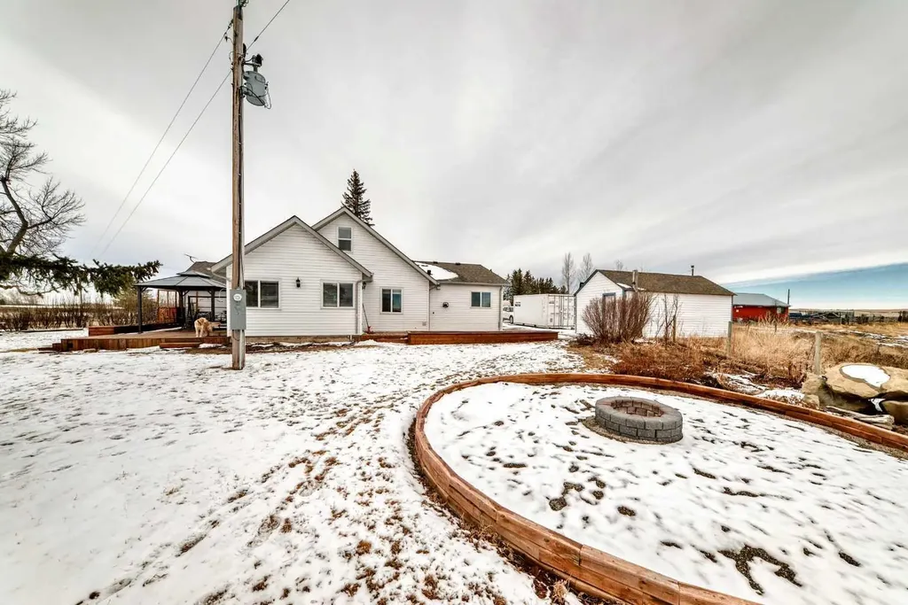 234016 Township Road 262 Rural Wheatland County AB T0J 2R0