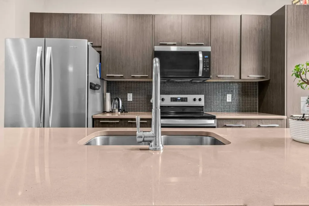 218 Sherwood Square NW Calgary AB T3R 0Y2