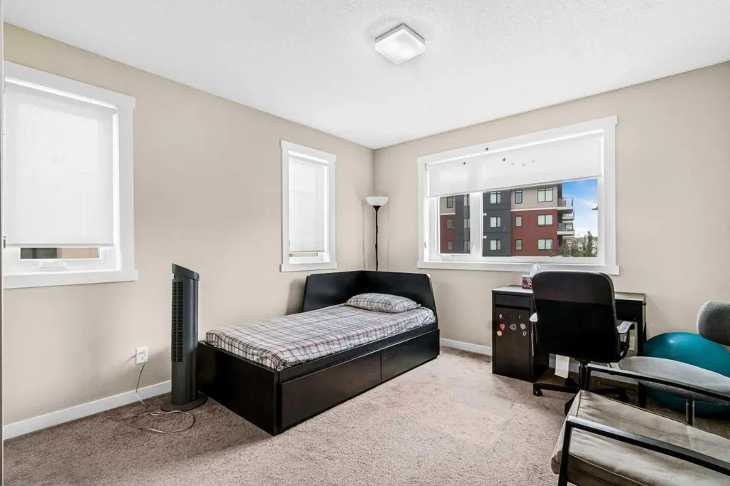 218 Sherwood Square NW Calgary AB T3R 0Y2