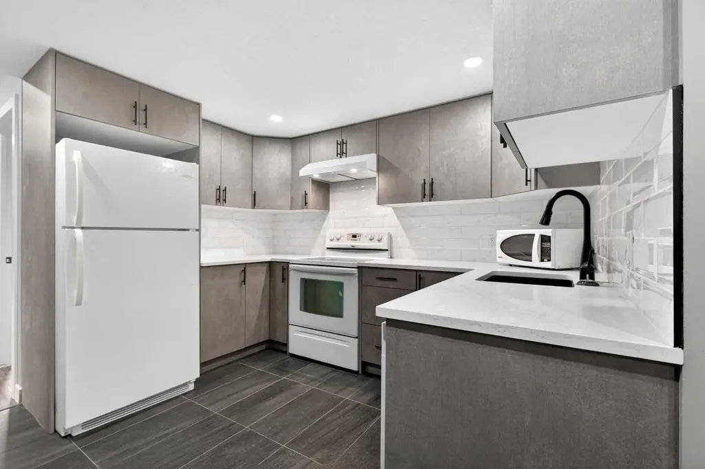 125 Saddlefield Crescent NE Calgary AB T3J 4Z8