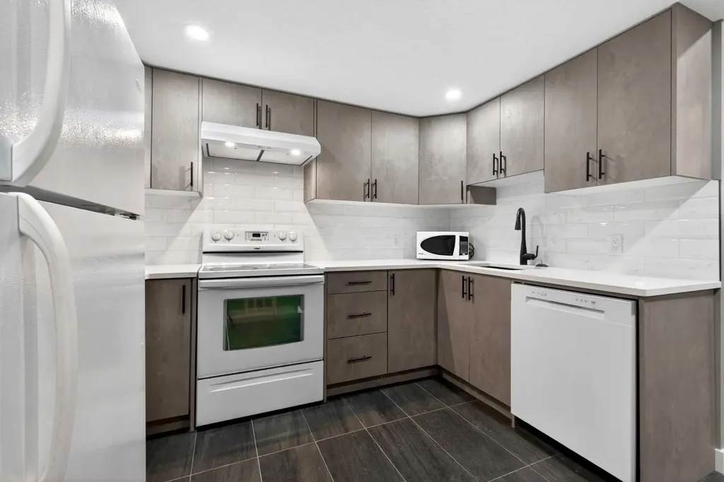 125 Saddlefield Crescent NE Calgary AB T3J 4Z8