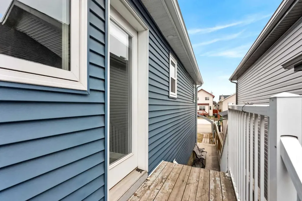125 Saddlefield Crescent NE Calgary AB T3J 4Z8