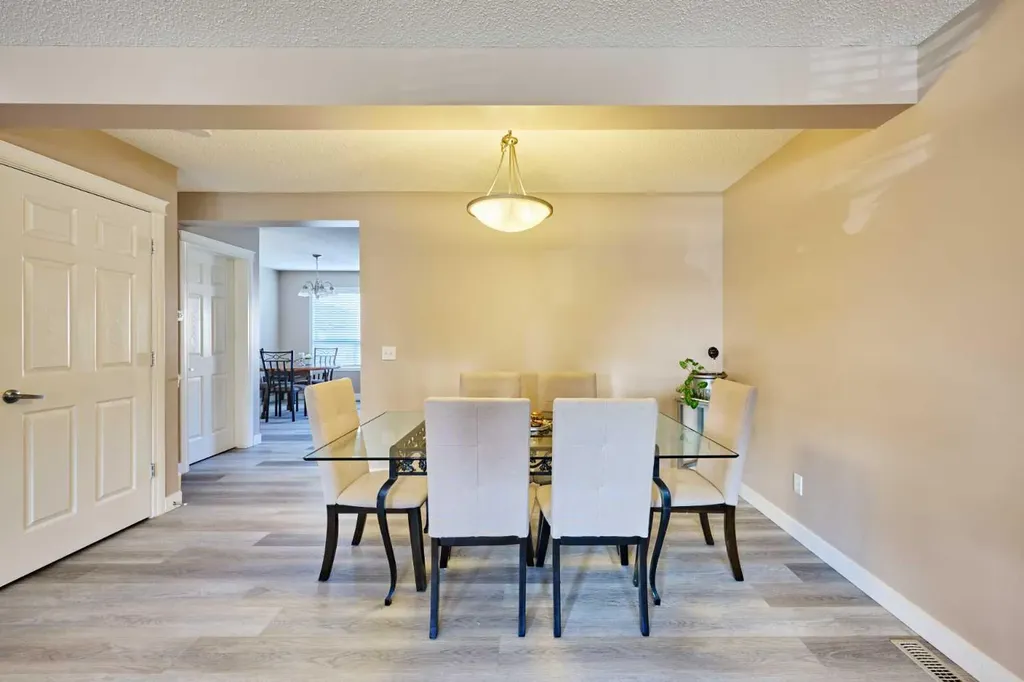 188 Silverado Plains Close SW Calgary AB T2X 0G4