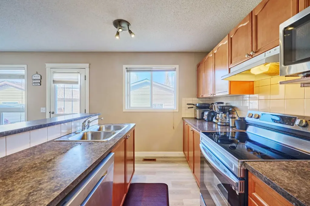 188 Silverado Plains Close SW Calgary AB T2X 0G4