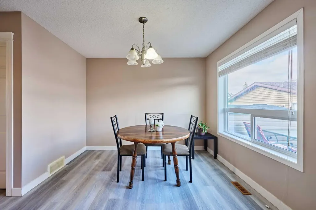 188 Silverado Plains Close SW Calgary AB T2X 0G4
