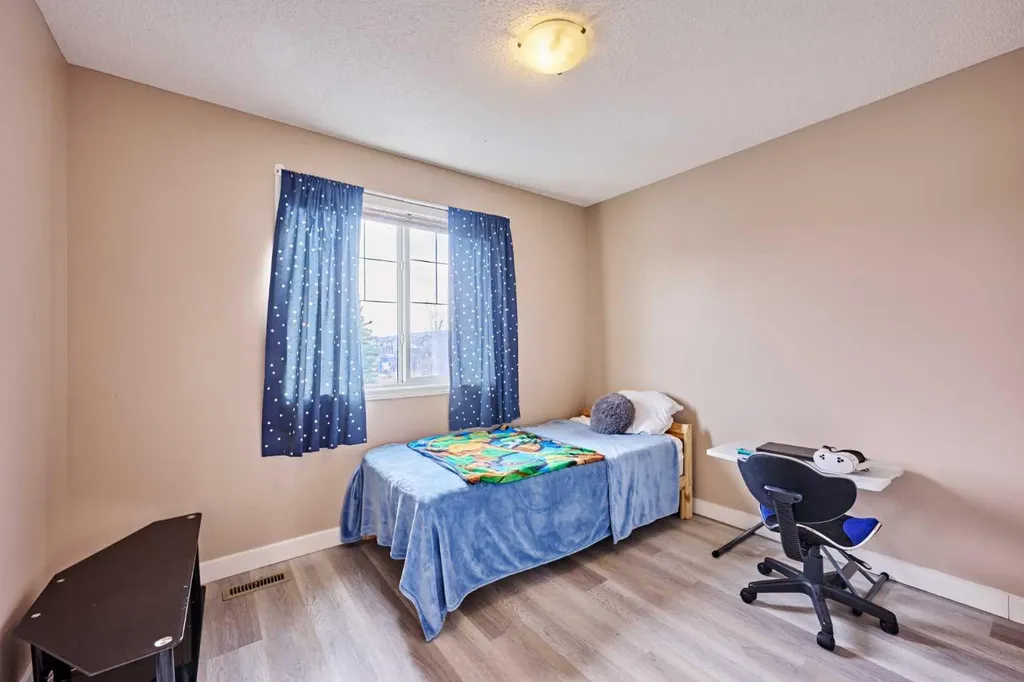 188 Silverado Plains Close SW Calgary AB T2X 0G4