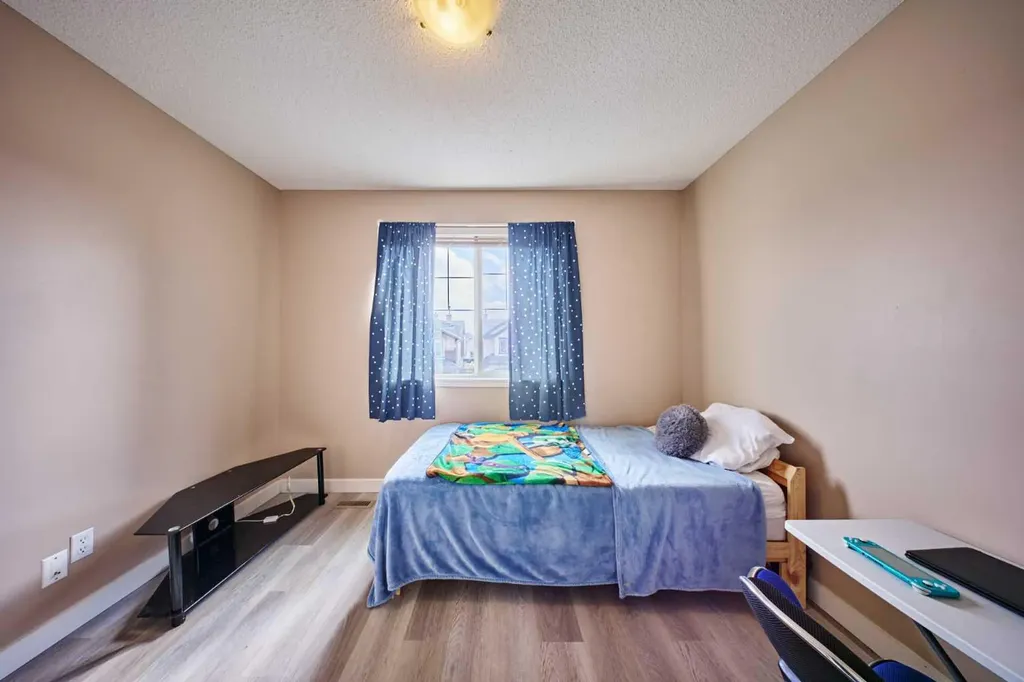 188 Silverado Plains Close SW Calgary AB T2X 0G4
